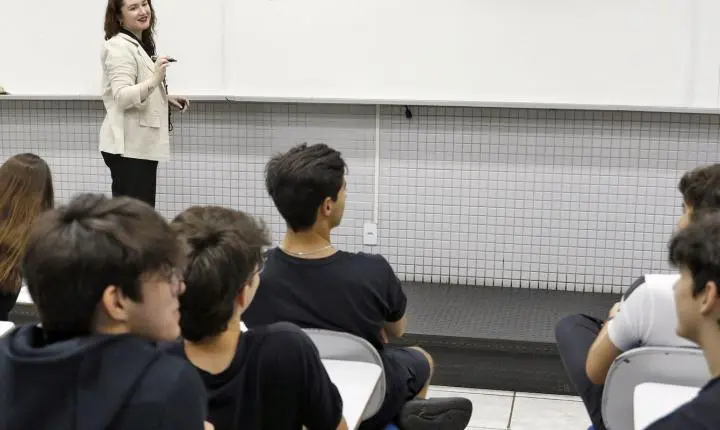 Inep lança cartilha oficial para orientar candidatos na redação do Enem 2026