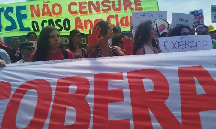 Caso Ana Clara gera protestos em frente ao TSE contra decisão de André Mendonça