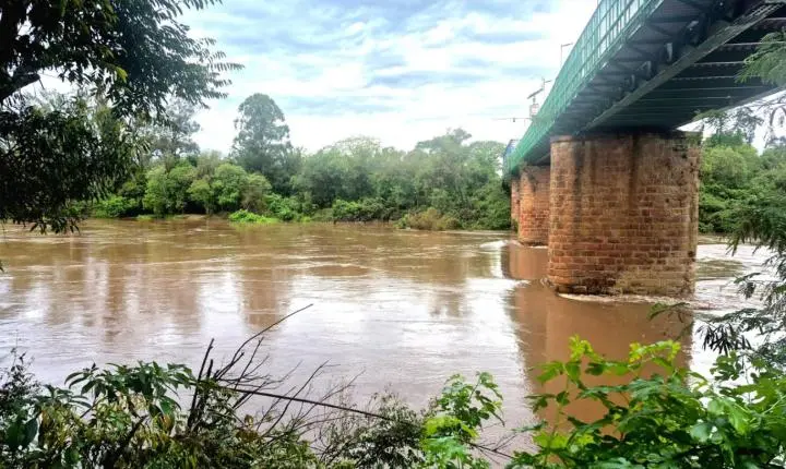 Chuva deixa estradas danificadas e Rio Jaguari se aproxima dos 7 metros