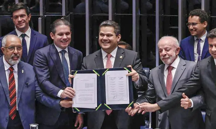 Congresso promulga nova escala 5x2 e fim da 6x1 entra em vigor no país