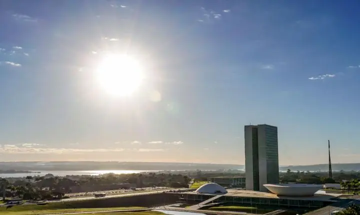Congresso analisa nesta semana o fim da escala 6x1 e a isenção da 