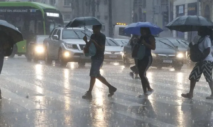 Defesa Civil emite alerta de chuvas fortes e risco de alagamentos em SP