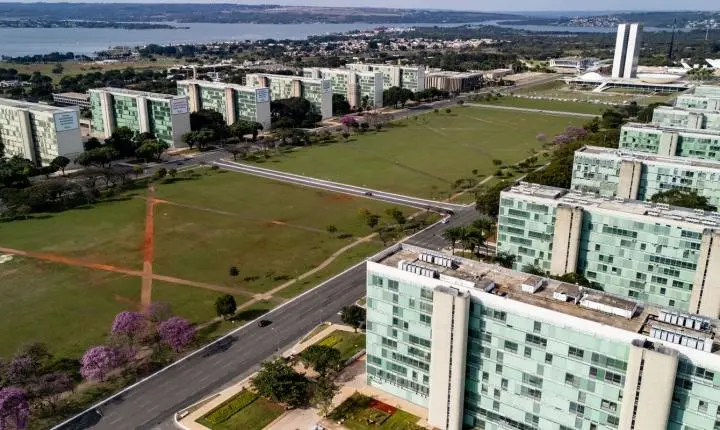 Governo adia ponto facultativo do Dia do Servidor Público para a próxima sexta-feira