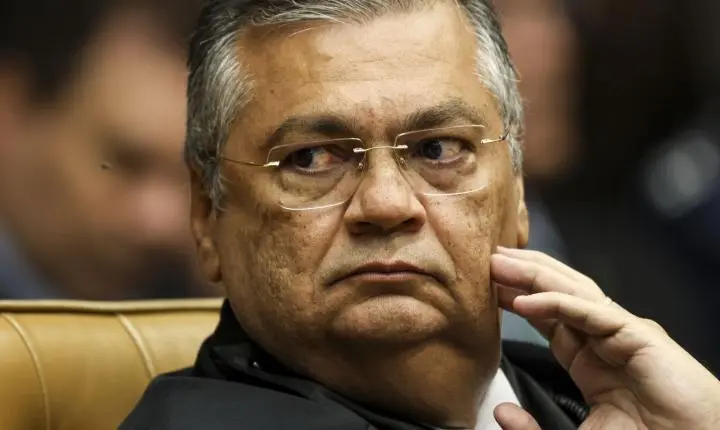 Dino manda PF investigar suspeita de interferência estrangeira nas eleições