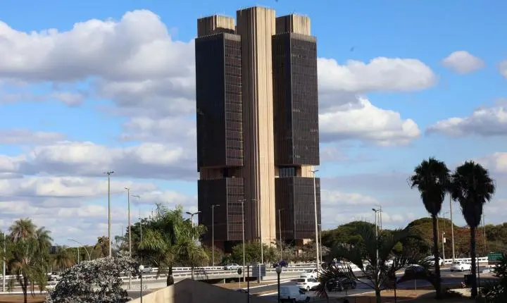 Economistas criticam corte de gastos como solução para a dívida pública