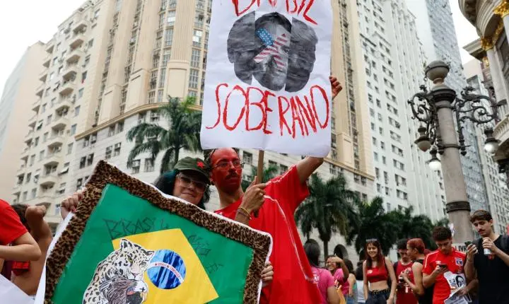 Estudantes protestam no Rio pela candidatura de Lula nas eleições de 2026