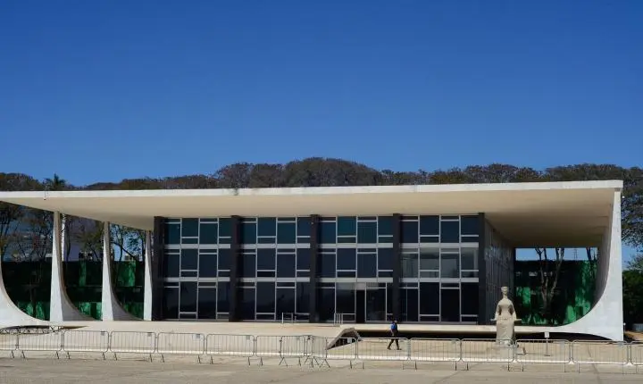 Edson Fachin cobra manifestação urgente da PGR sobre casos do INSS