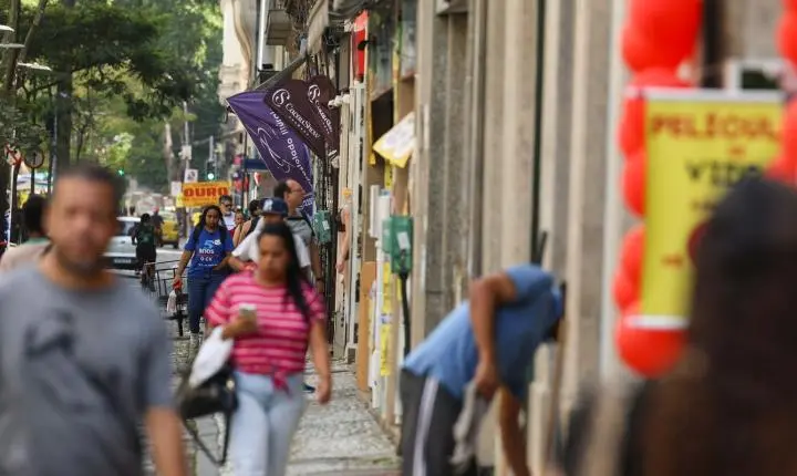 Fim da escala 6x1 traz esperança de mais tempo para a família e saúde no Brasil