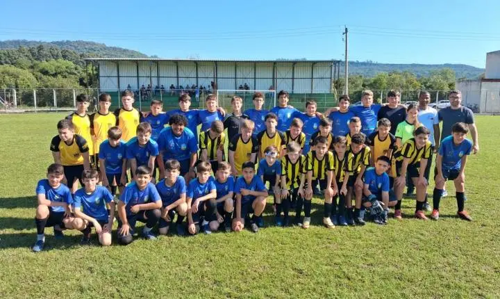 Fim de semana de amistoso de futebol e finais do campeonato de bocha