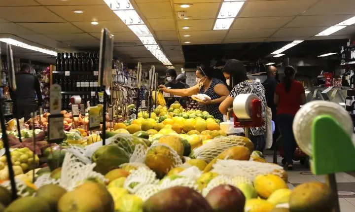 INPC avança e pressiona reajuste salarial com alta acumulada de 4,29%
