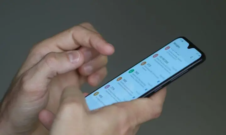 Anatel alerta STF que internet móvel grátis pode derrubar redes nas eleições
