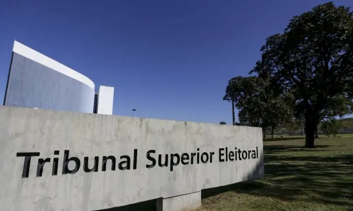 Presidente do TSE alerta campanhas sobre alta de processos judiciais