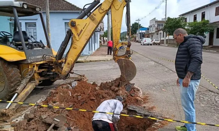 Mata intensifica ações de limpeza e manutenção em praças, vias e pontos turísticos