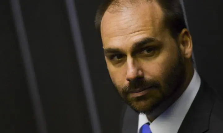 Ministério da Justiça efetiva demissão na Polícia Federal de Eduardo Bolsonaro
