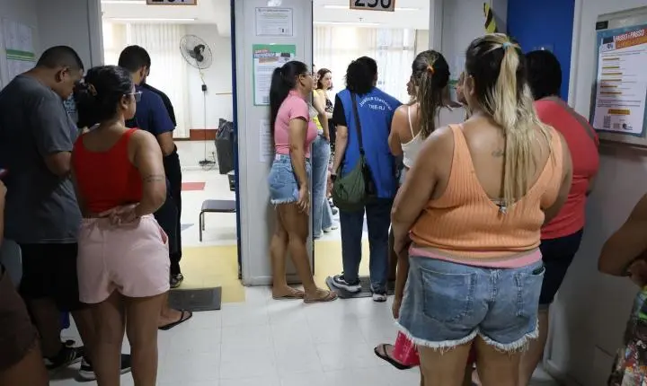 Moradores do Complexo da Maré mobilizam-se para divulgar novos locais de votação