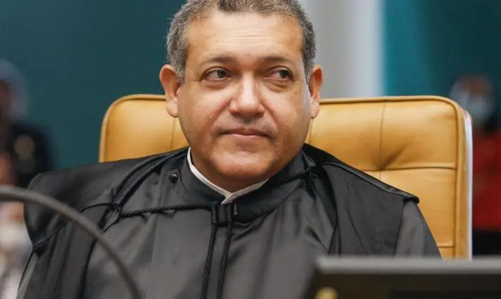 Nunes Marques suspende novos posts no canal Exército do Lula no WhatsApp