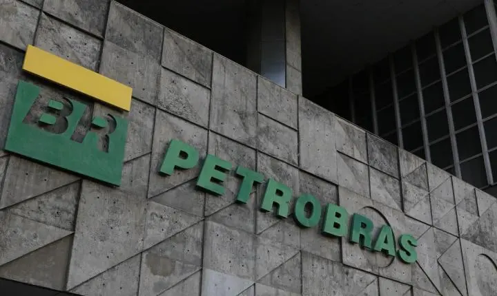 Petrobras batiza o navio Starnav Elektra com tripulação totalmente feminina
