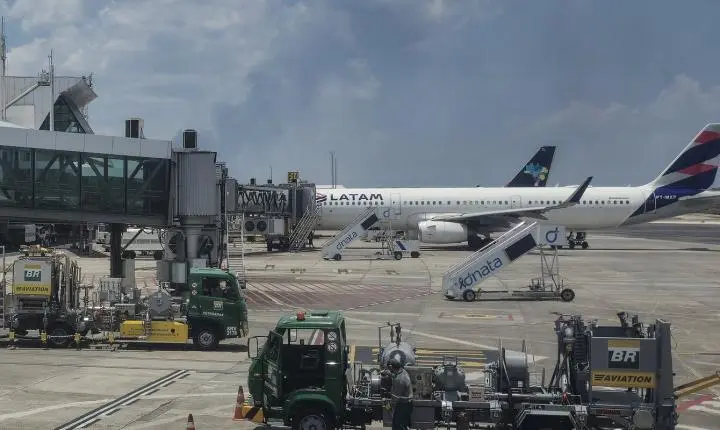 Petrobras eleva preço do querosene de aviação em 13,9% devido a conflitos internacionais