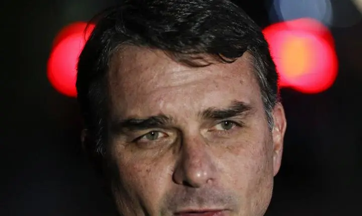 PF investiga cobranças de Flávio Bolsonaro sobre o filme Dark Horse