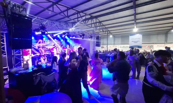 PIQUETE VÔ BEPÊ REÚNE GRANDE PÚBLICO EM JANTAR-BAILE