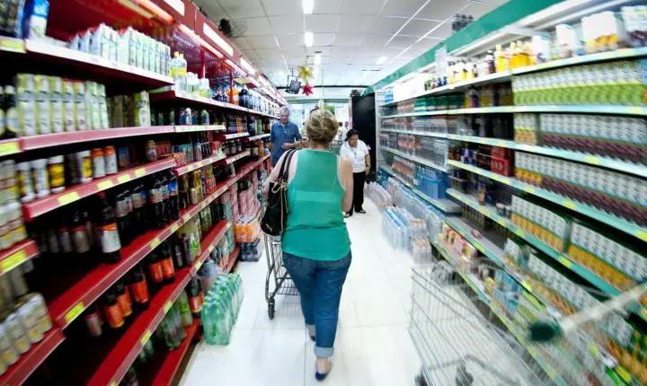 Produção industrial brasileira recua 0,6% em agosto, aponta o IBGE