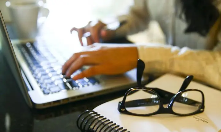 Programa abre cursos gratuitos sobre IA para professores da educação básica