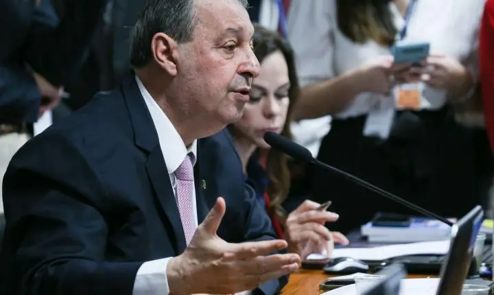 Relator da CCJ vota a favor da PEC do fim da escala 6x1 no Senado