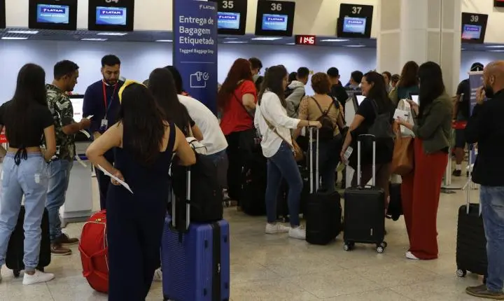 Aeroporto Santos Dumont retoma operações após voos cancelados e desvios para o Galeão