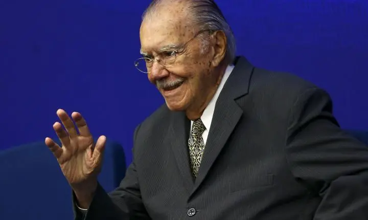 Ex-presidente José Sarney é internado em São Paulo para tratar pneumonia