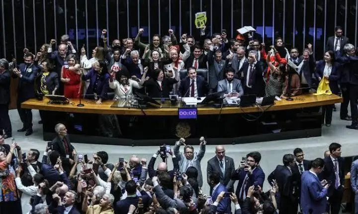 Senado aprova fim da escala 6x1 por 75 votos a 1; Hamilton Mourão é o único contrário