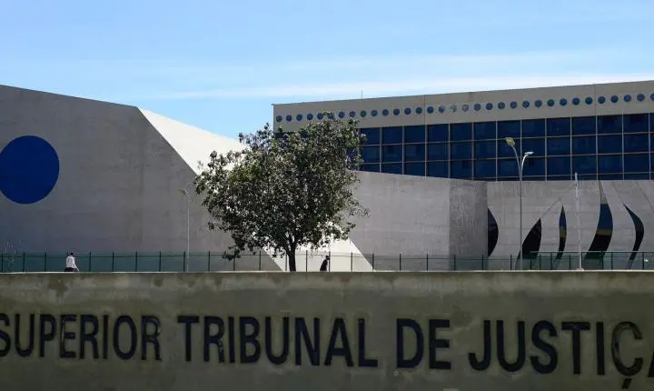 STJ suspende processos sobre aluguel de curta temporada em prédios