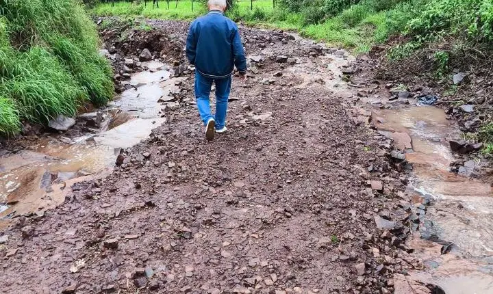 Temporal e chuva intensa causa danos em Mata