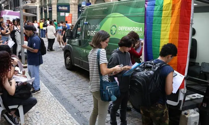 Marcha Trans & Travesti reúne militantes pela democracia no Rio de Janeiro