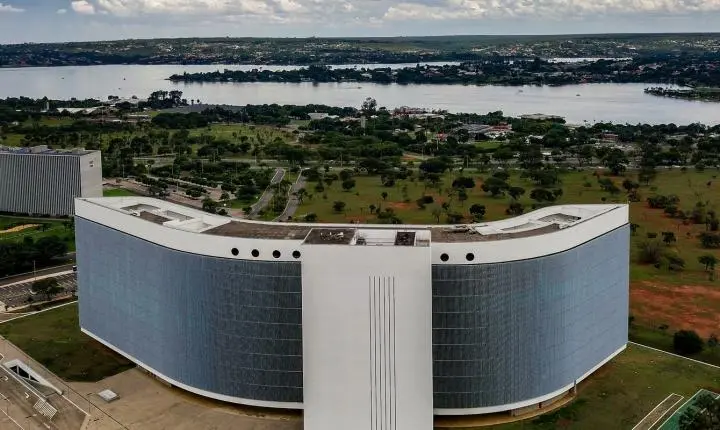 TSE exige isonomia no uso da IA da Meta após falha em imagens de candidatos
