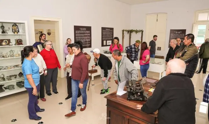 Visita ao museu de Jaguari celebra o dia internacional da pessoa idosa